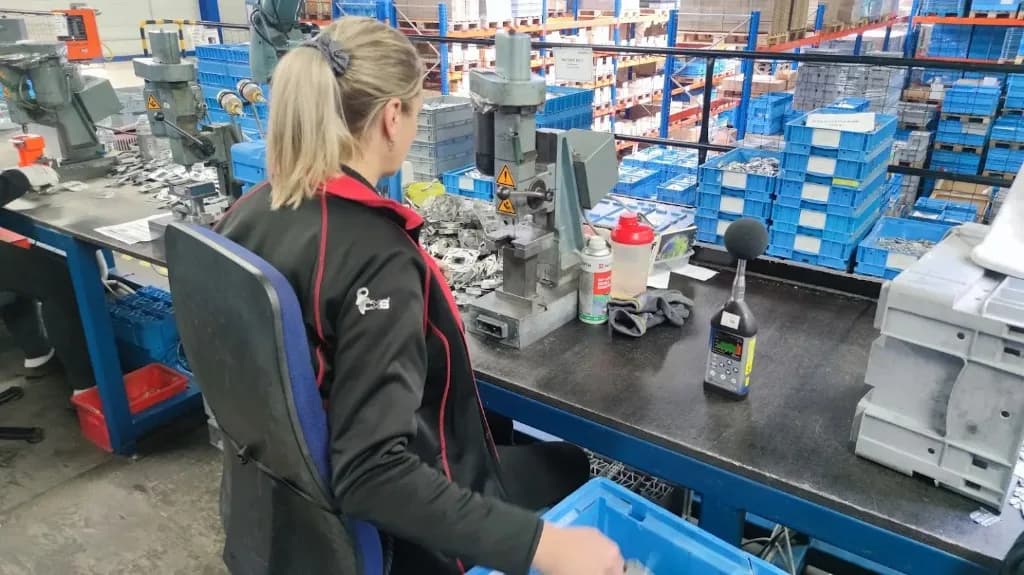 Měření hluku na více výrobních pozicích